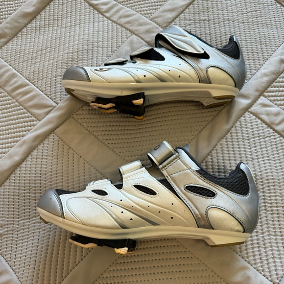 Giro Sante |  Lightly Used Women's Cycling Shoes  |  EU Size 39  |  US Size 7.5 - Picture 5 of 9